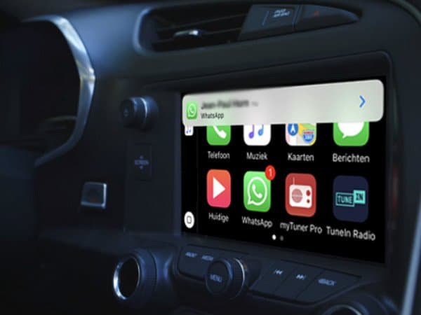 Apple CarPlay permette di usare WhatsApp mentre siamo al volante