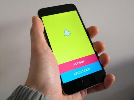 Snapchat-rende-le-storie-visibili-anche-ai-non-iscritti